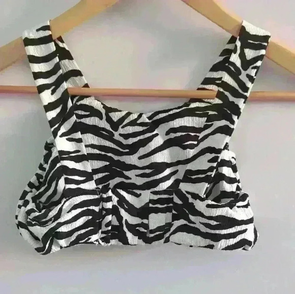 ZARA | Girl's White/Black Textured Animal Print  Cropped Top - Picture 3 of 5